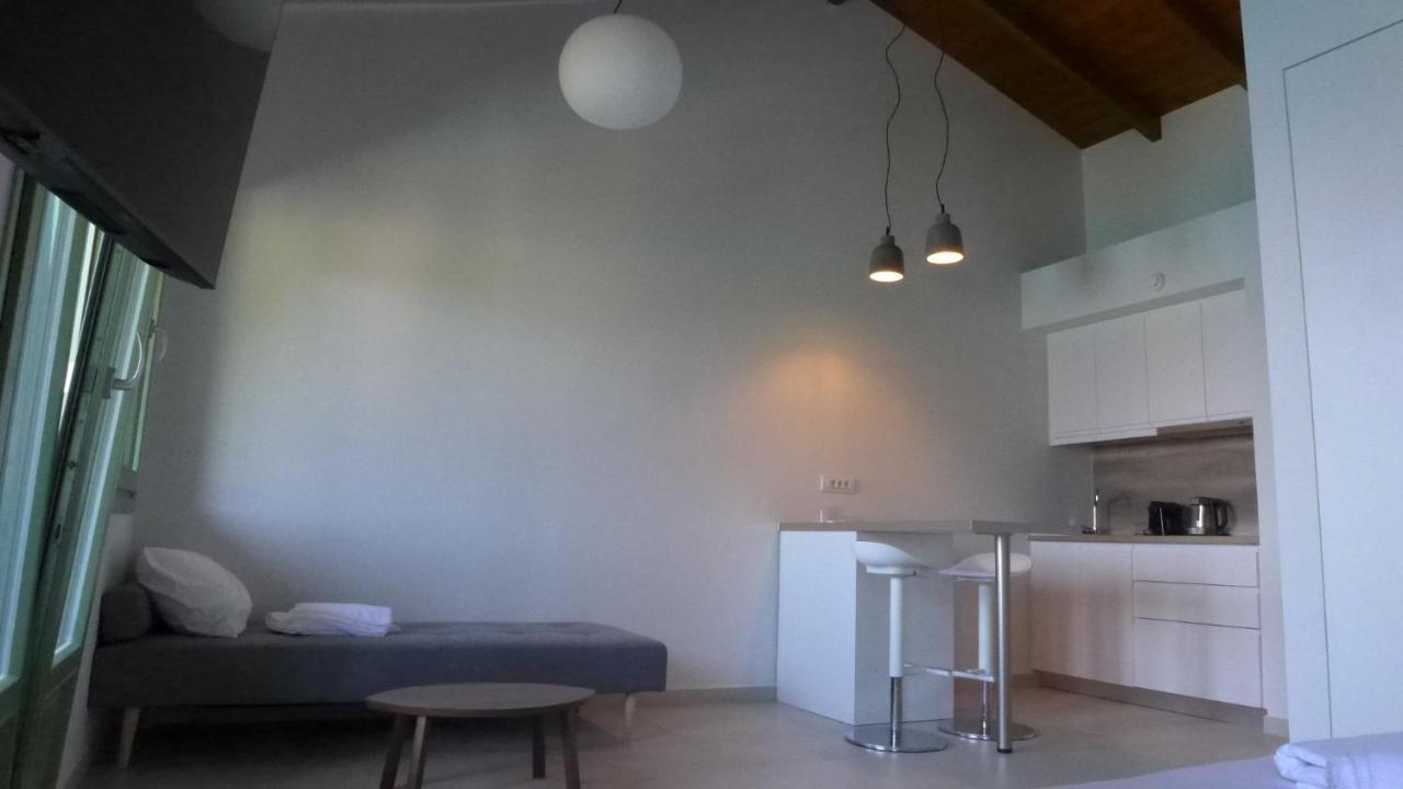 Caltabania Suites Áyios Nikítas Exteriér fotografie