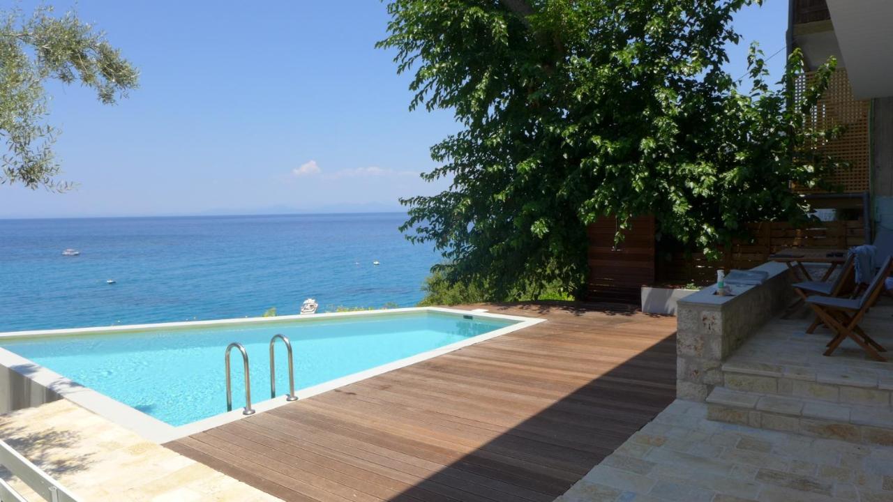 Caltabania Suites Áyios Nikítas Exteriér fotografie