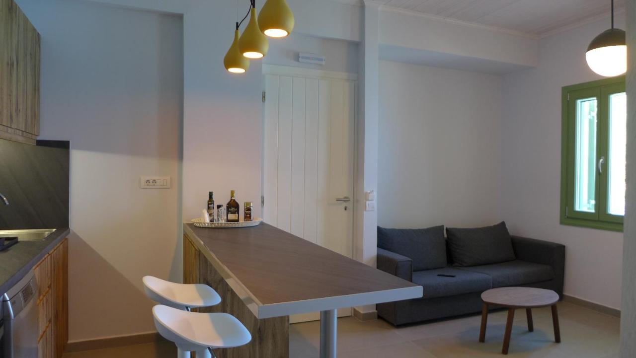 Caltabania Suites Áyios Nikítas Exteriér fotografie